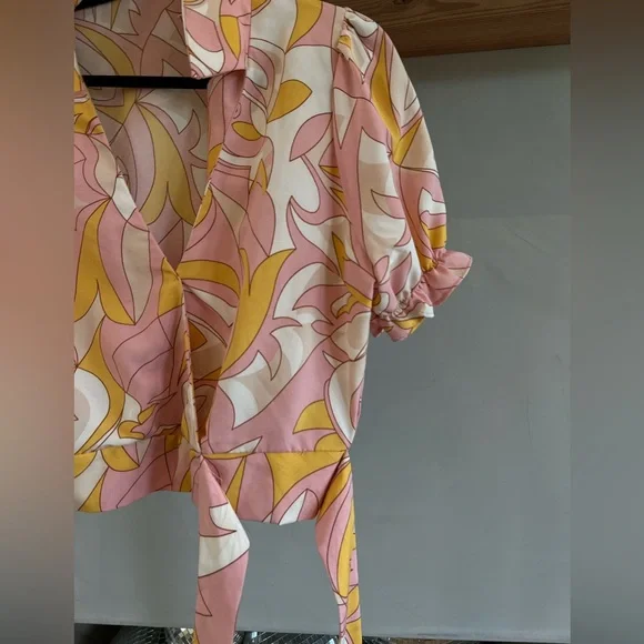 Milk & Honey Retro Floral Wrap Top / Size Small - Picture 2 of 3